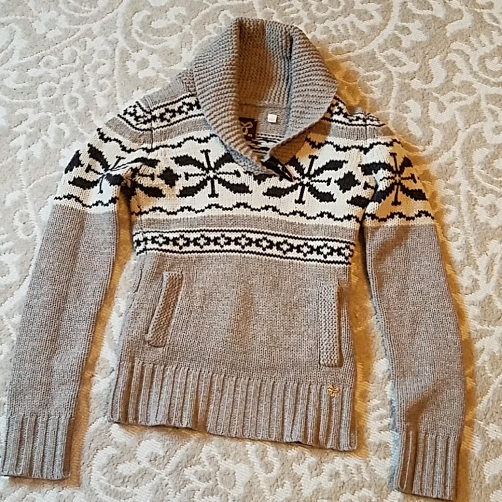 Aritzia TNA lambswool sweater